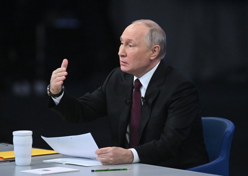 Putin po novi mandat ide kao neovisan kandidat i bez službene potpore svoje stranke