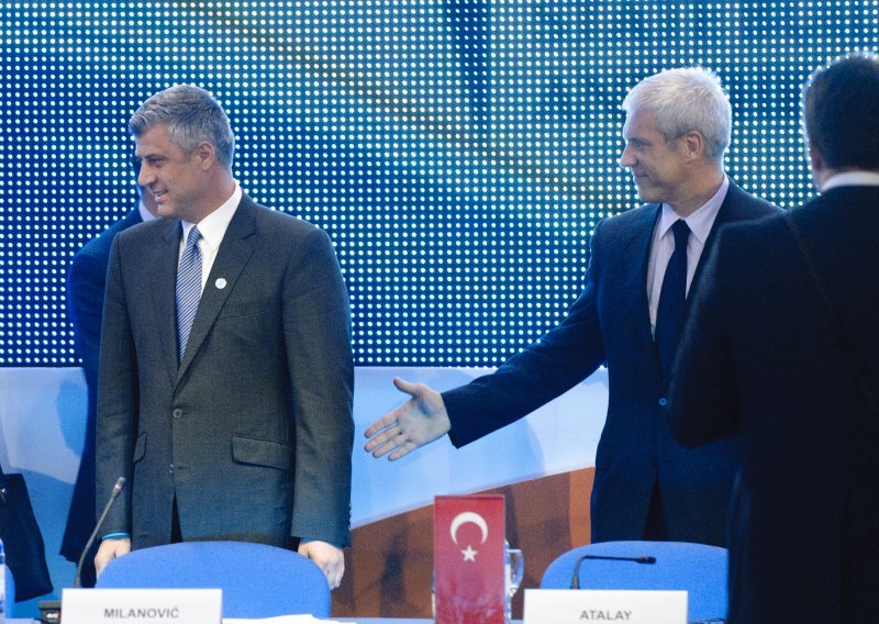 Boris Tadić i Hashim Thaci rukovali su se na kraju Summita