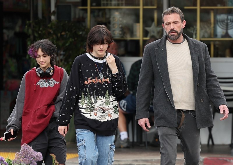 Ben Affleck u božićni shopping poveo mlađu kćer, ali i kćerku Jennifer Lopez