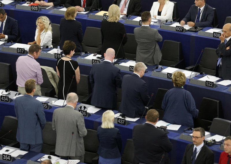 Ovako europarlamentarci tretiraju europsku himnu