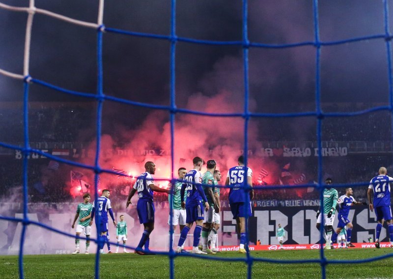 Zbog ogromne bakljade, topovskih udara te ružnih povika oštro kažnjeni Hajduk i Dinamo!