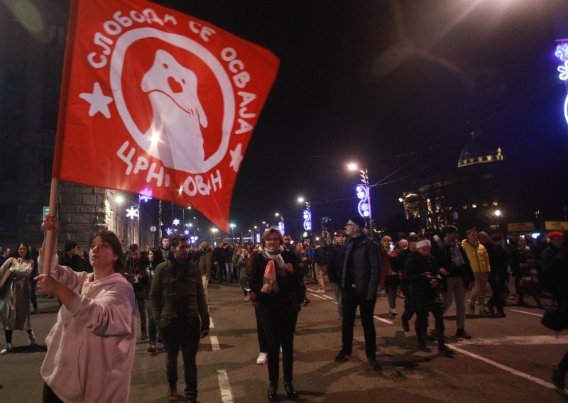 U Beogradu završen deseti postizborni prosvjed, Vučić optužio oporbu za krađu narodne volje