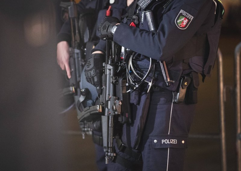 Njemačka policija uhitila tri osobe, tvrde da su planirali napad na katedralu u Kölnu
