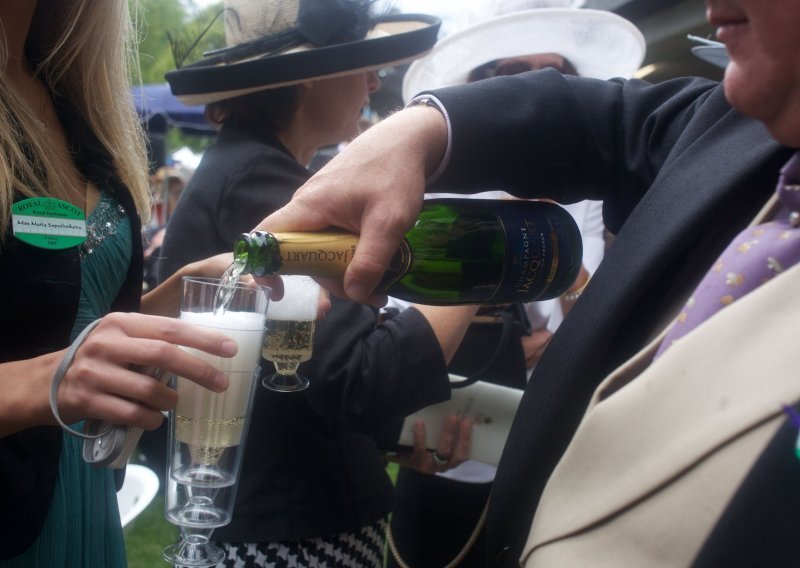 Gornji dom britanskog parlamenta kupio 1589 boca šampanjca za više od 100.000 eura
