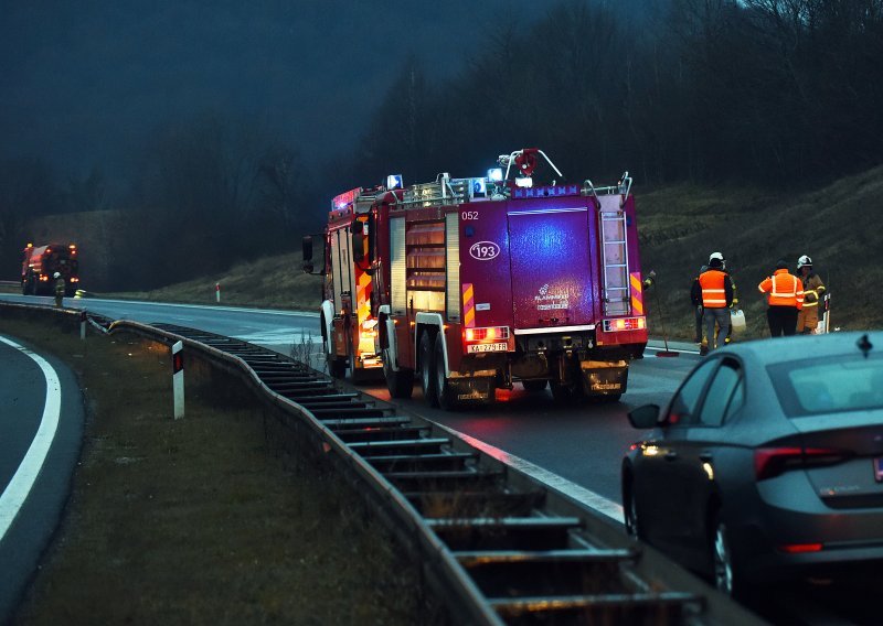 Nakon nesreće na A1 zbrinuto 12 ozlijeđenih, neki su u kritičnom stanju