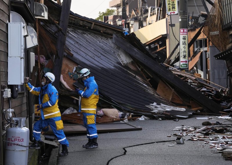 Žena u 90-ima izvučena ispod ruševina pet dana nakon potresa u Japanu