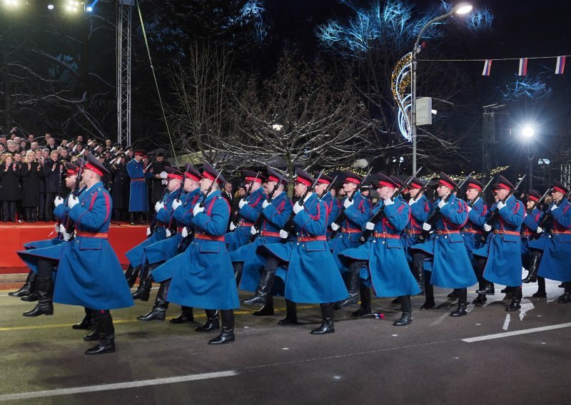 Pogledajte kako je policijskom paradom obilježen neustavni dan Republike Srpske