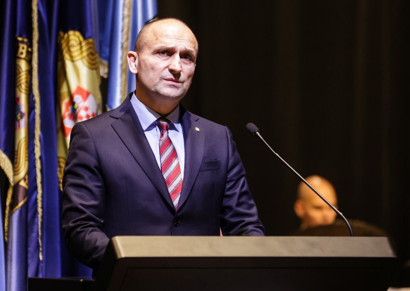 Crnogorski ministar obrane poručio Anušiću da Hrvatska ne može ucjenjivati Crnu Goru