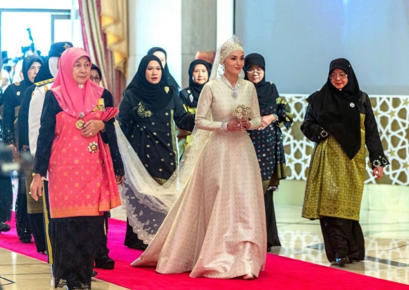 Pogledajte raskošnu vjenčanicu nove brunejske princeze hrvatskih korijena