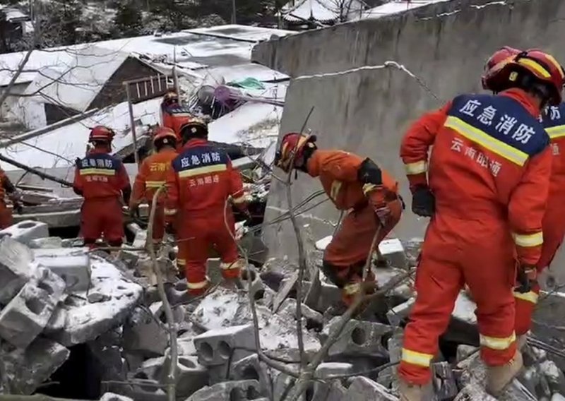 Deseci nestalih u klizištu u jugozapadnoj kineskoj pokrajini Yunnan