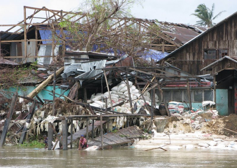 Više od 100 mrtvih u poplavi u Mianmaru