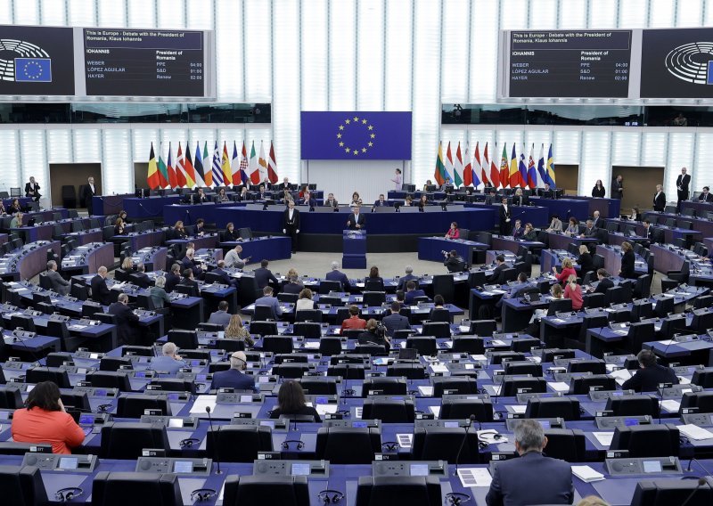 Europarlamentarci zabrinuti zbog 'ozbiljnih prijetnji' demokraciji u Grčkoj