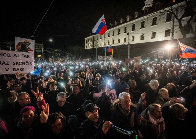 Masovni prosvjed u Bratislavi: Žele uvesti manje kazne za bijele ovratnike