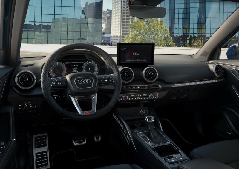 Prva slika osvježenog Audija Q2: Novi infotainment sustav sa zaslonom osjetljivim na dodir i virtualni kokpit