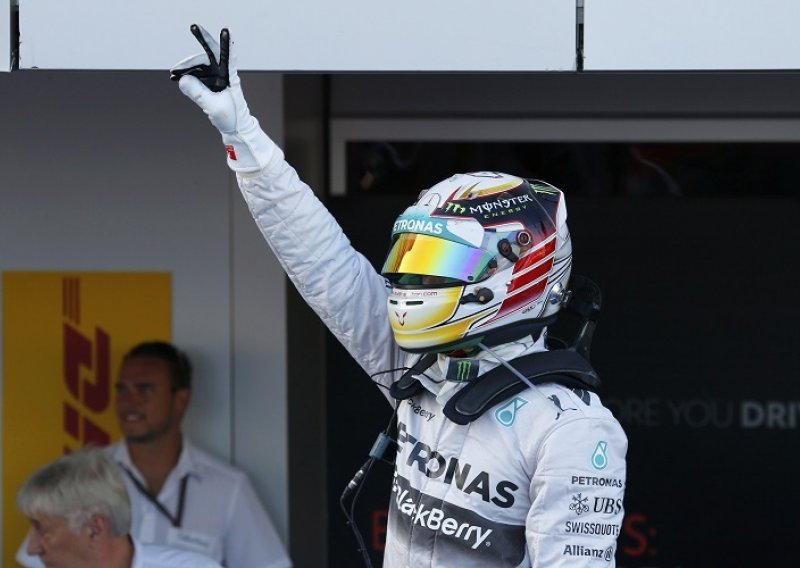 Hamiltonu prvi pole position sezone