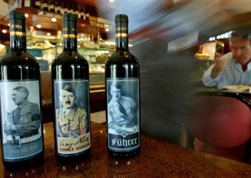 Supermarket prodaje vino s likom Hitlera