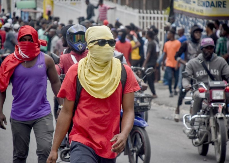 Naoružane bande traže svrgavanje premijera na Haitiju