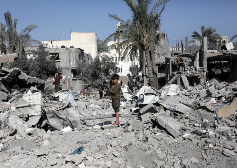 SAD po prvi put spustio humanitarnu pomoć u Gazu iz zraka