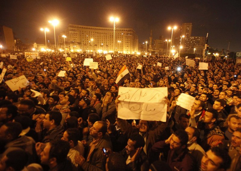 Potpuni kaos u Egiptu, prosvjedi se šire na druge gradove