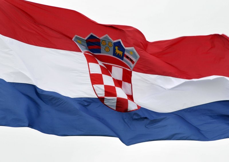 Optužen za gaženje hrvatske zastave u Dalju i pozivanje na mržnju prema Hrvatima