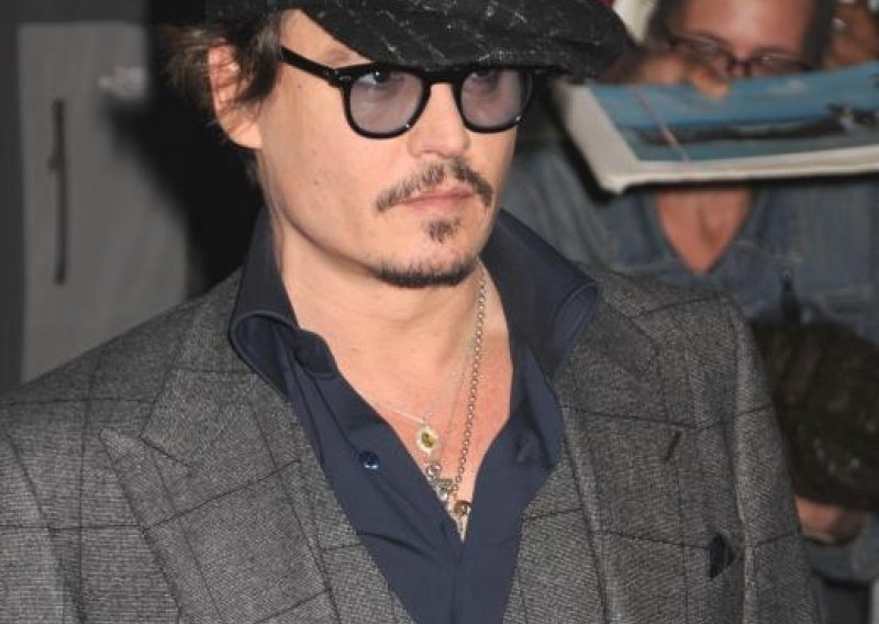 Johnny Depp otkrio da je skoro slijep