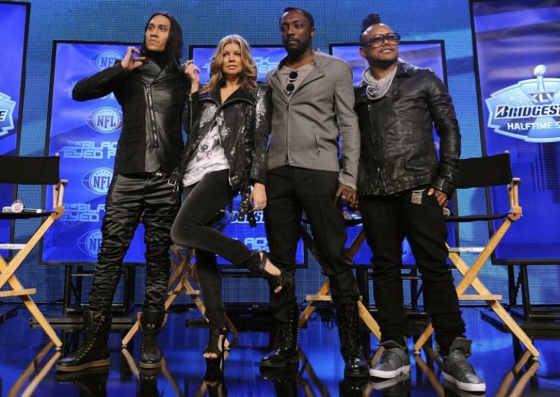 Pogledajte veliki nastup Black Eyed Peas, Slasha i Ushera
