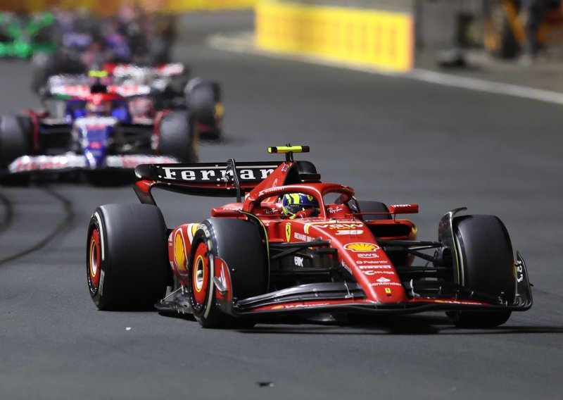 Ferrarijev debitant oduševio u Formuli 1, ali i priznao: Uništen sam!