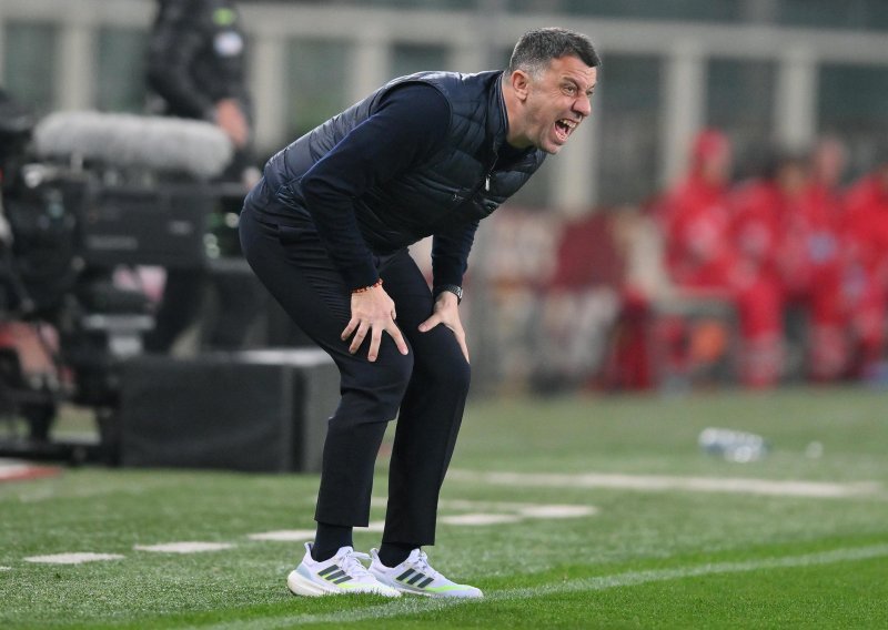 Umjesto pomahnitalog Roberta D'Averse, Lecce imenovao novog trenera