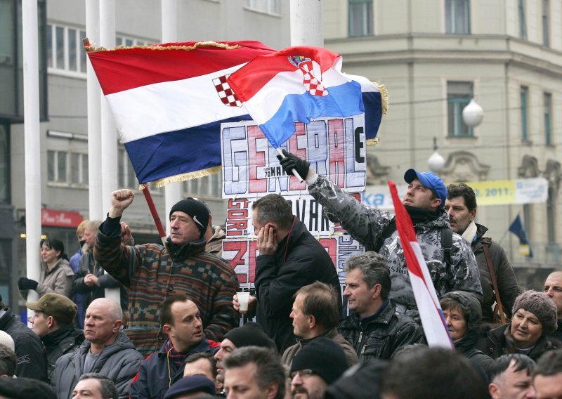 Bijesni Hrvati i Srbi izašli na ulice