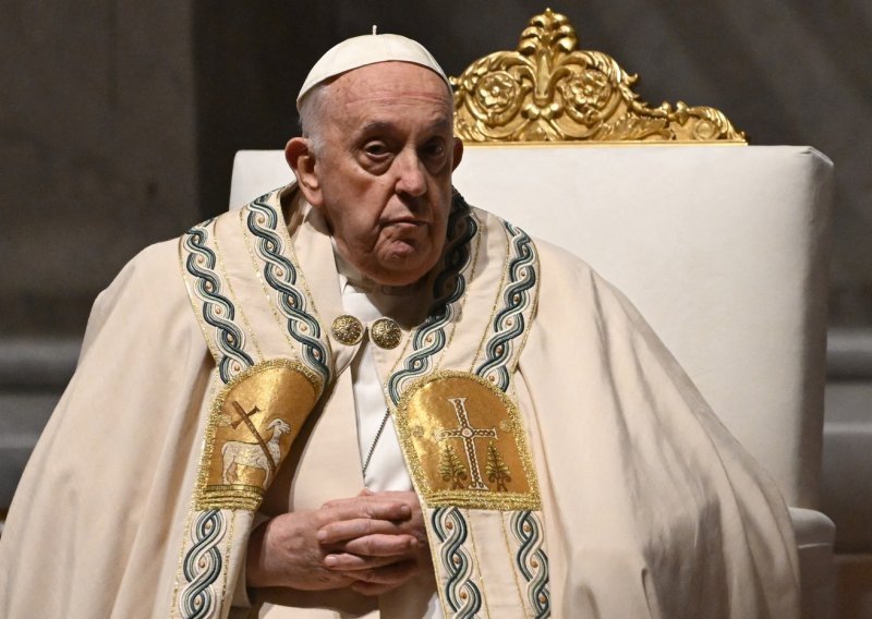 Papa na Uskrsnom bdijenju pozvao na radost i nadu