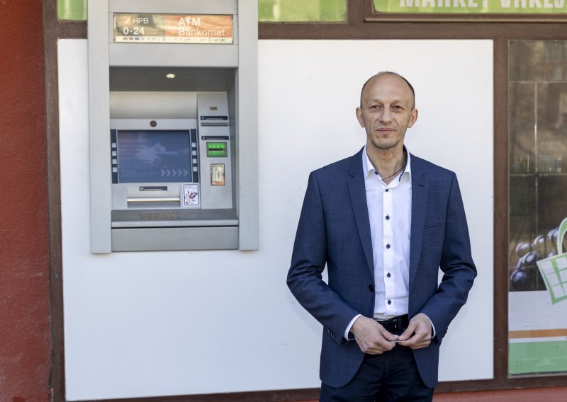 Ličko-senjski župan otvorio bankomat u Ličkom Osiku