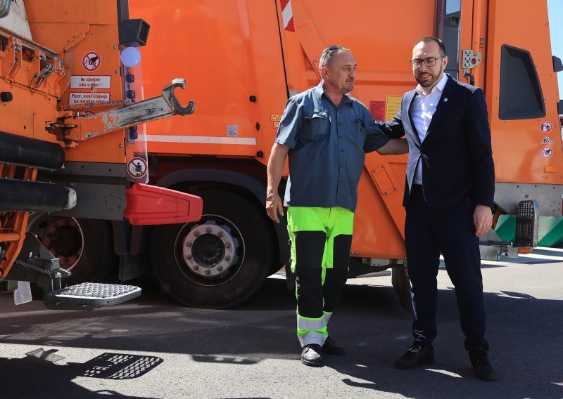 Tomašević predstavio devet novih kamiona za odvoz otpada