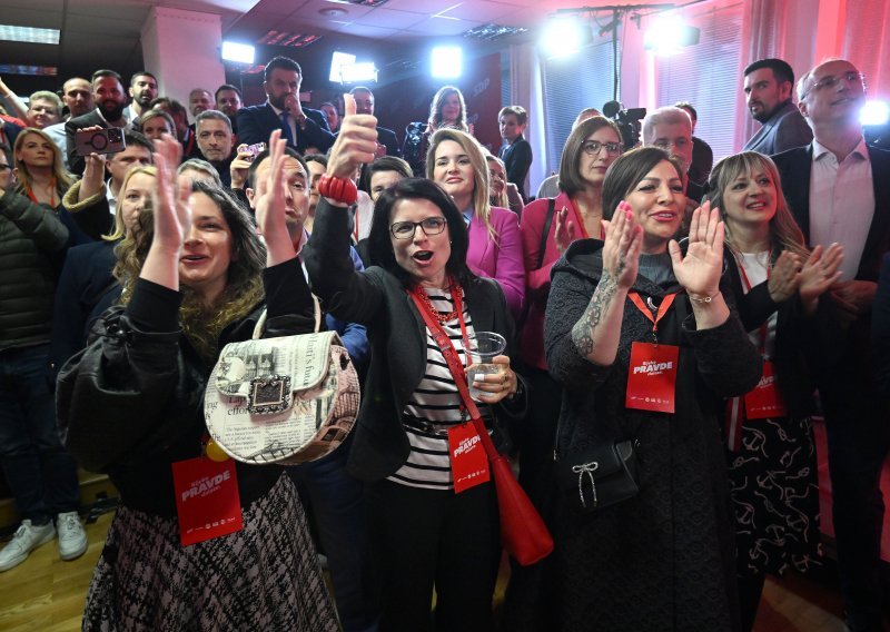 SDP-ovci plesom i pjesmom zaključili izbornu noć: 'Nije gotovo!'