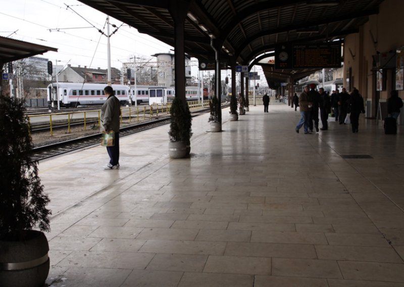 Vlak kasni u Zagreb čak 600 minuta