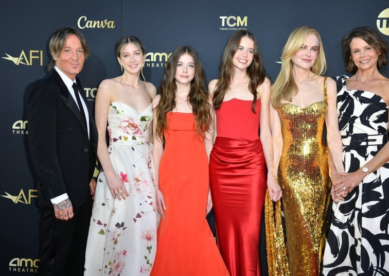 Prvi put na crvenom tepihu: Nicole Kidman pozirala sa kćerima tinejdžericama