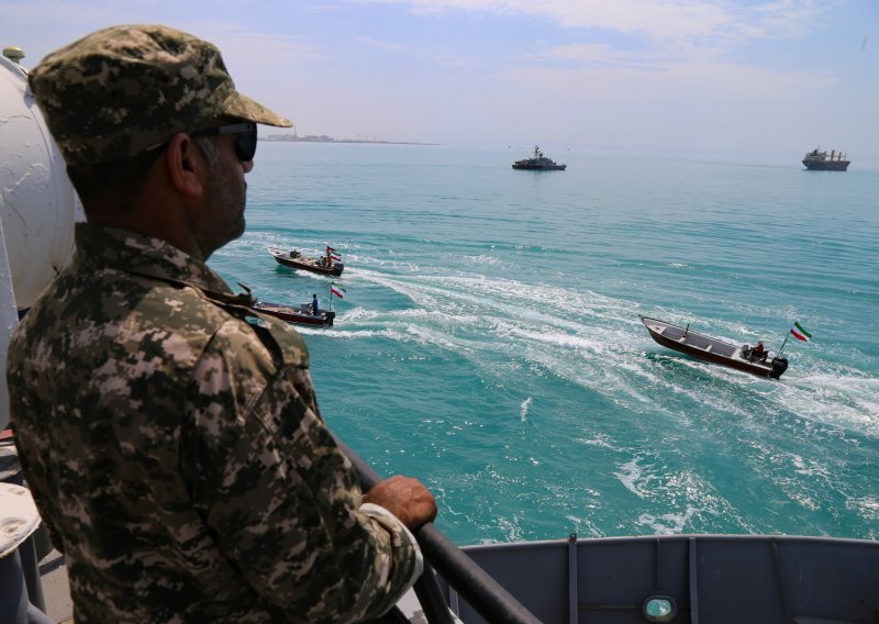 Iranski ratni brod prvi put prešao ekvator, nosi dronove i projektile. Nitko ne zna gdje ide