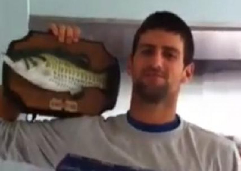 Pogledajte kako Đoković pjeva s ribom
