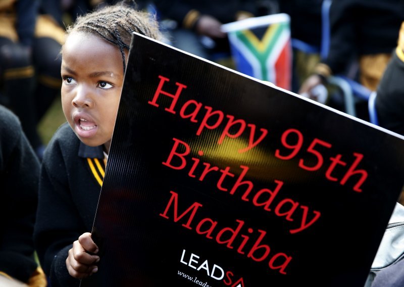 Mandela puno bolje za 95. rođendan!