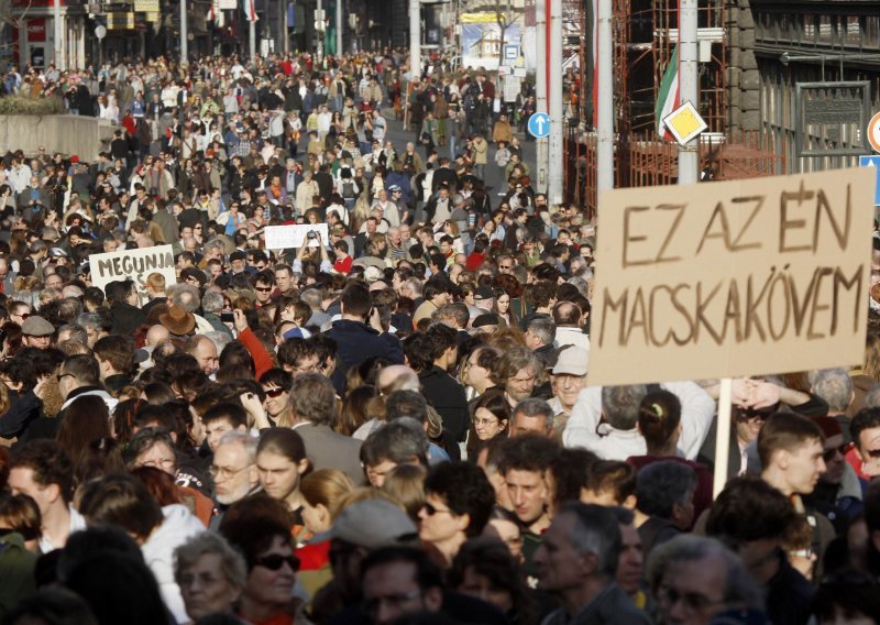 Oko 30 tisuća Mađara na prosvjedu za slobodu medija