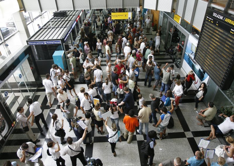 U zračnim lukama u svibnju broj putnika porastao za 6,9 posto, a tereta za gotovo 20 posto