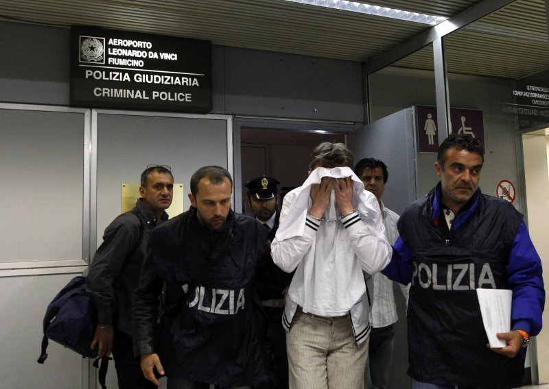 Putnici i osoblje spriječili otmicu aviona Alitalije