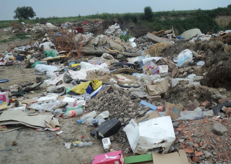 Tri osobe smrtno stradale na odlagalištu otpada u BiH