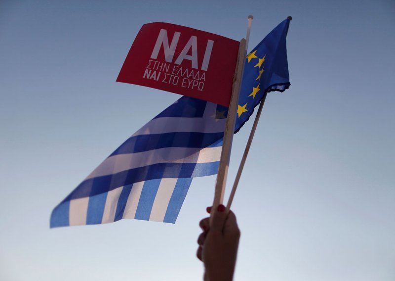 Atenske ulice okupirali prosvjednici, sud odobrio referendum