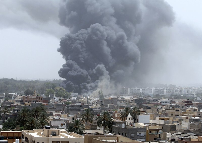 Četiri snažne eksplozije potresle Tripoli