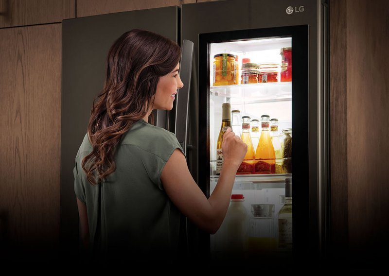 Biste li kupili hladnjak s integriranim golemim zaslonom i virtualnim pomoćnikom?