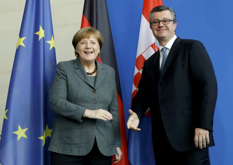 Orešković branio Merkel, Europu usporedio s lego kockicama