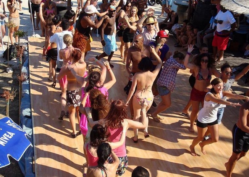 Evo kako se zabavlja na Salsa Beach Splash Festivalu