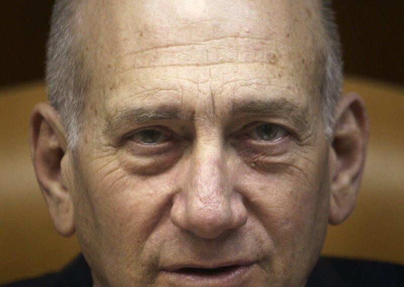 Bivši izraelski premijer osuđen za korupciju