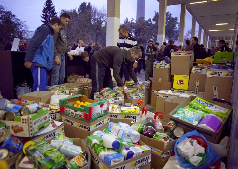 Navijači skupili 600 kilograma hrane za radnike Đakovštine