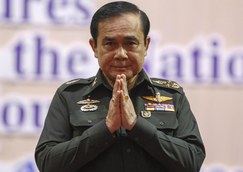 Premijer Tajlanda posegnuo za crnom magijom